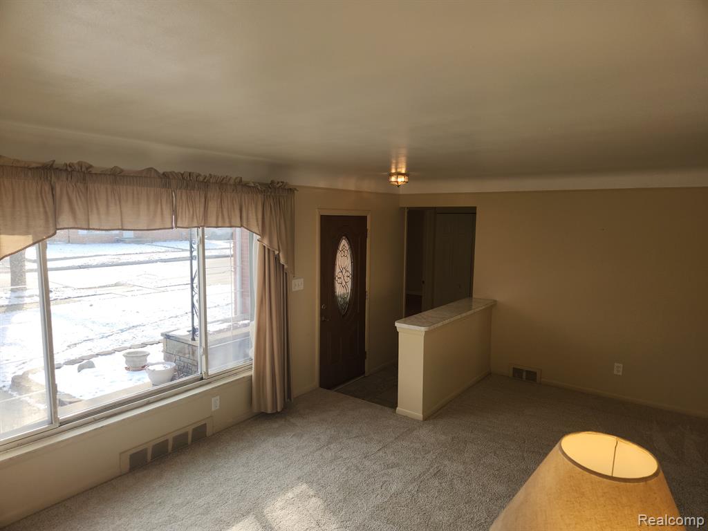 8395 DARLENE Street, Warren, MI 48093 — Photo 11