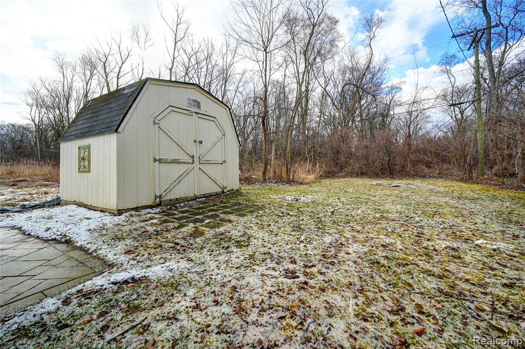 969 Dunreath Street, Walled Lake, MI 48390 — Photo 21