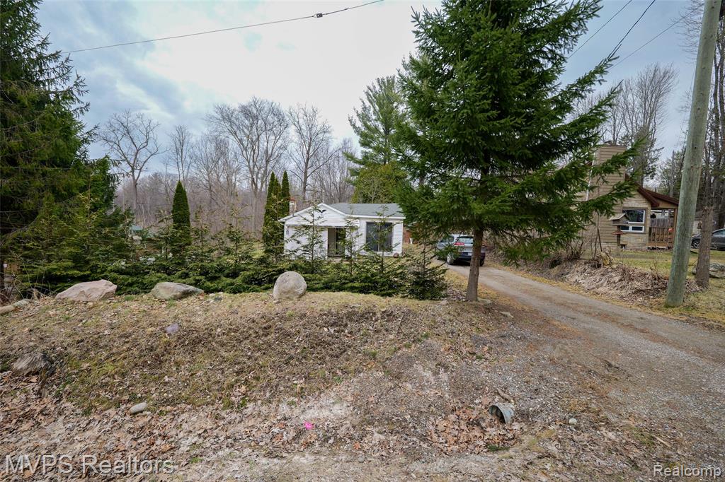 1721 Moffat Road, Leonard, MI 48367 — Photo 27