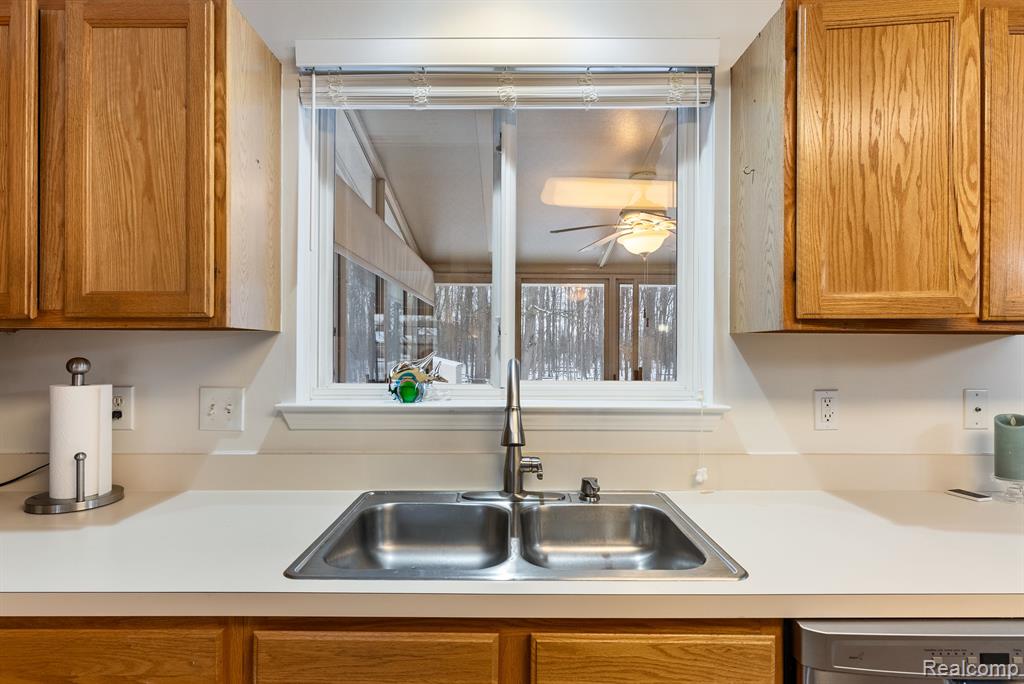 7983 SPRINGWATER Drive, Ypsilanti, MI 48197 — Photo 16