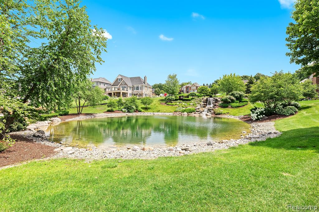 10815 SPARKLING WATERS Court, South Lyon, MI 48178 — Photo 47