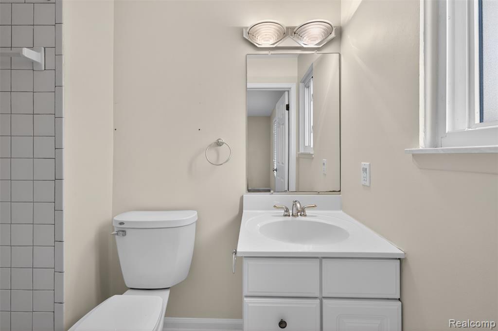 1484 Leisure Drive, Flint, MI 48507 — Photo 30