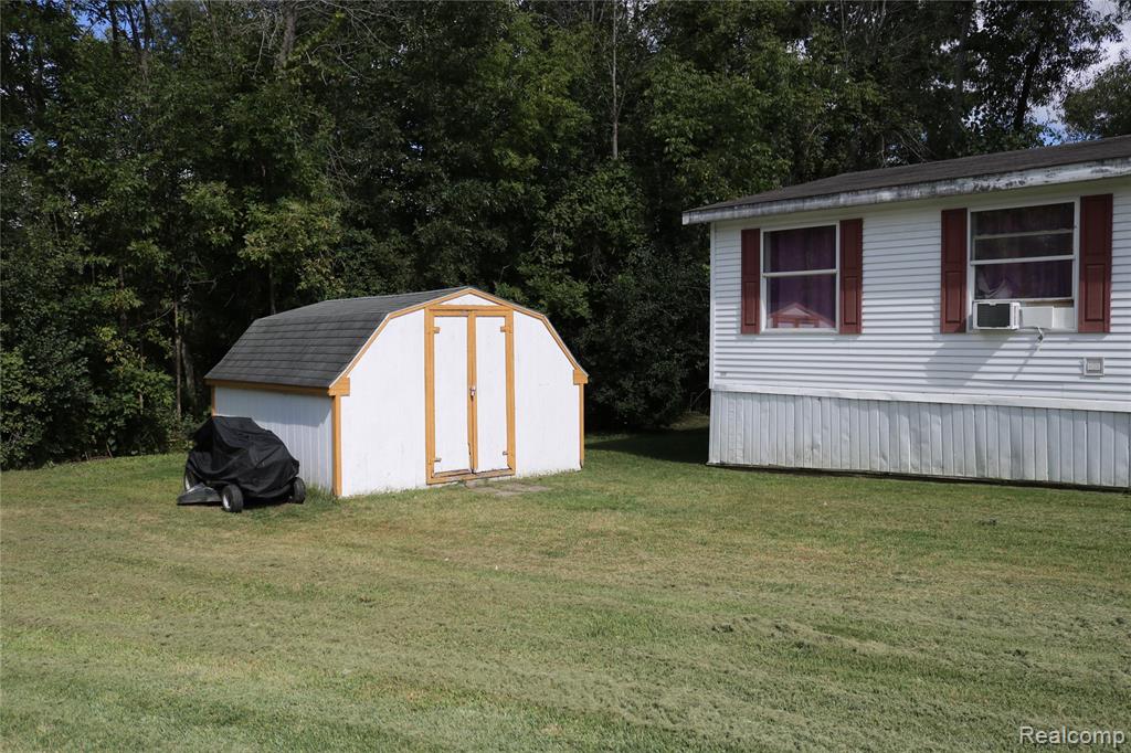 311 Peach Blossom Ct, Otisville, MI 48463 — Photo 2