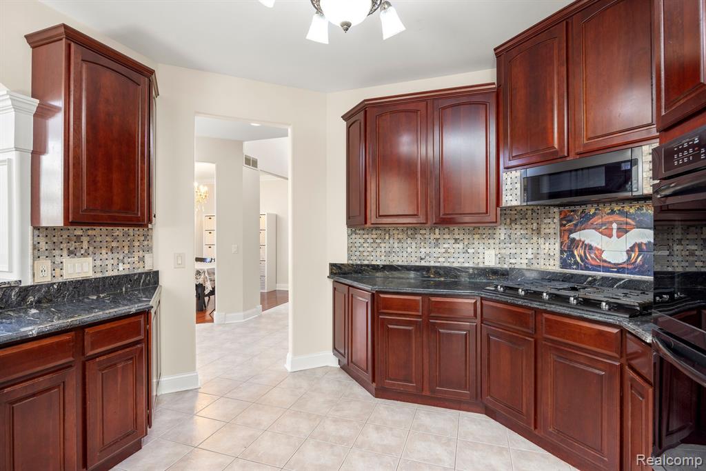 6307 WILDWOOD Lane, West Bloomfield, MI 48324 — Photo 16