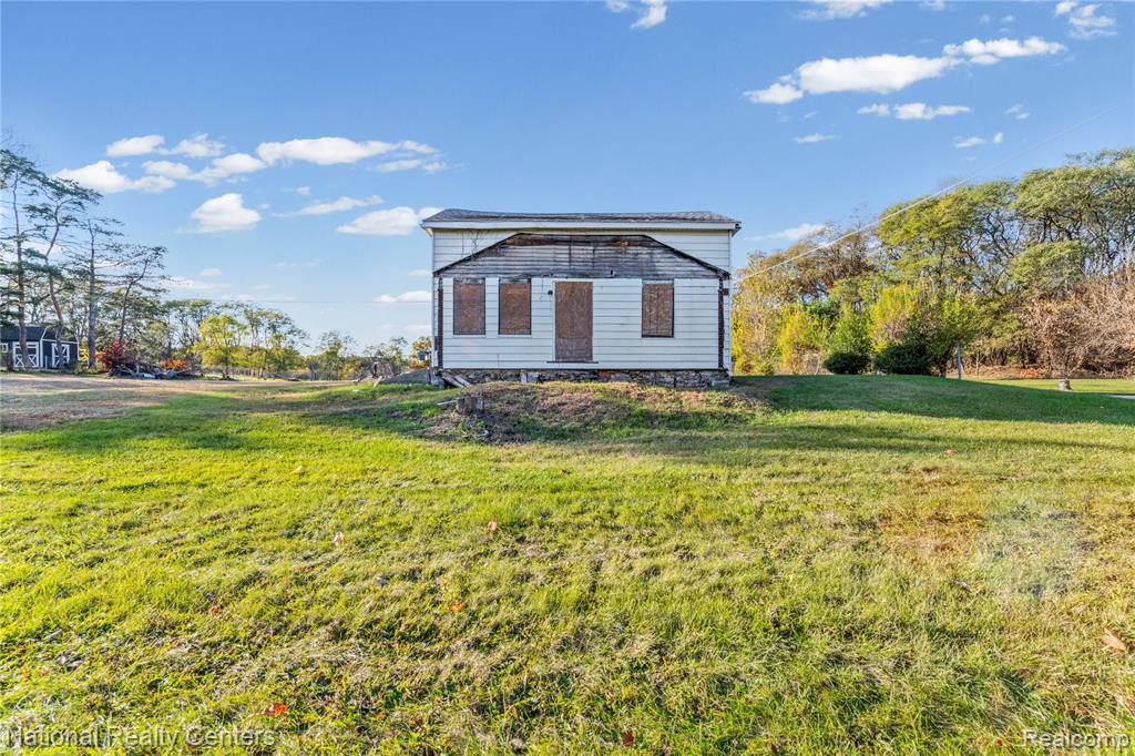 8292 Pettysville Road, Hamburg, MI 48169 — Photo 14