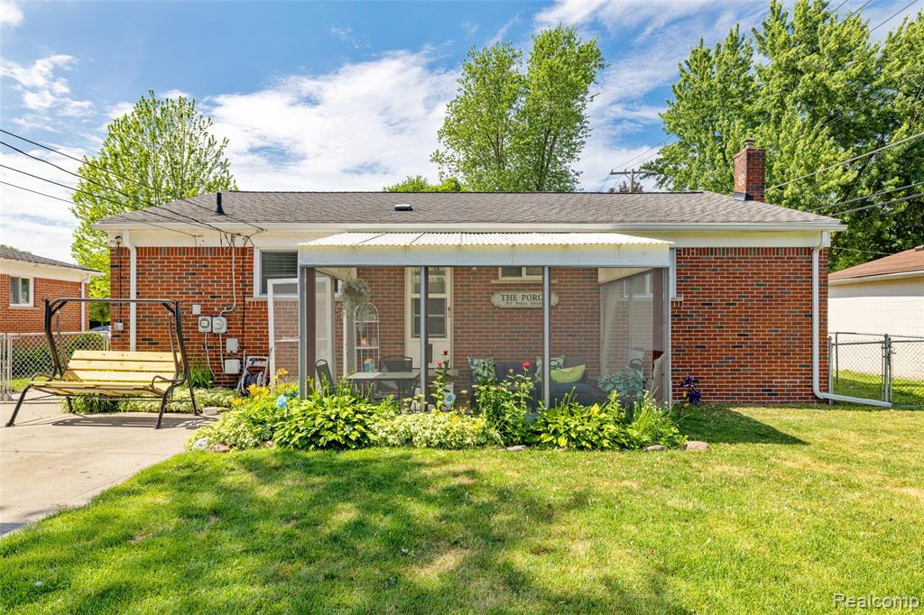 9086 Shannon Drive, Sterling Heights, MI 48314 — Photo 29
