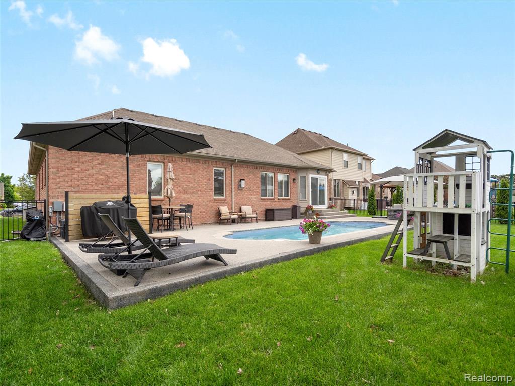 45877 ANDREW Drive, Macomb, MI 48044 — Photo 2