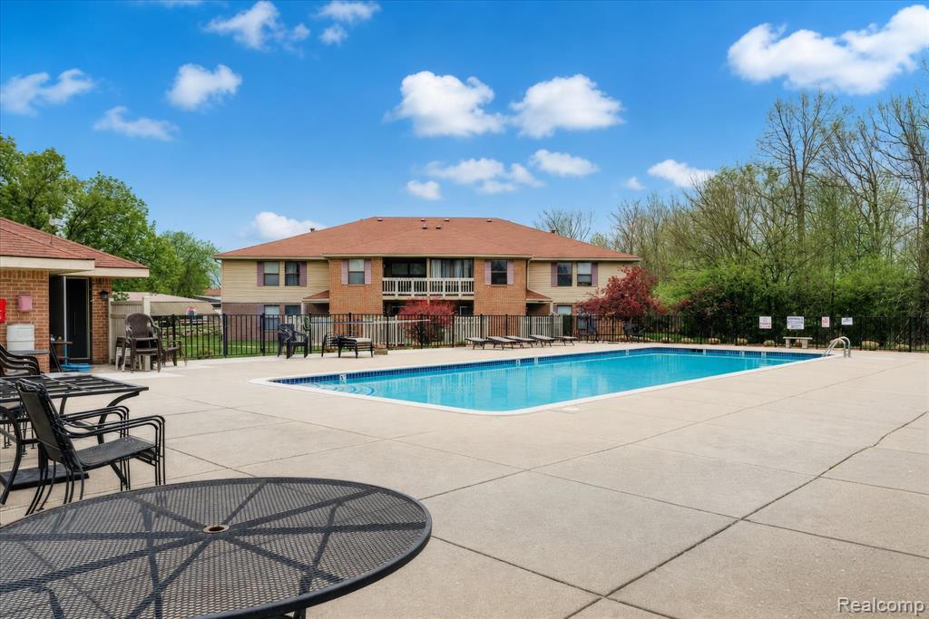 61025 Greenwood Drive, South Lyon, MI 48178 — Photo 32