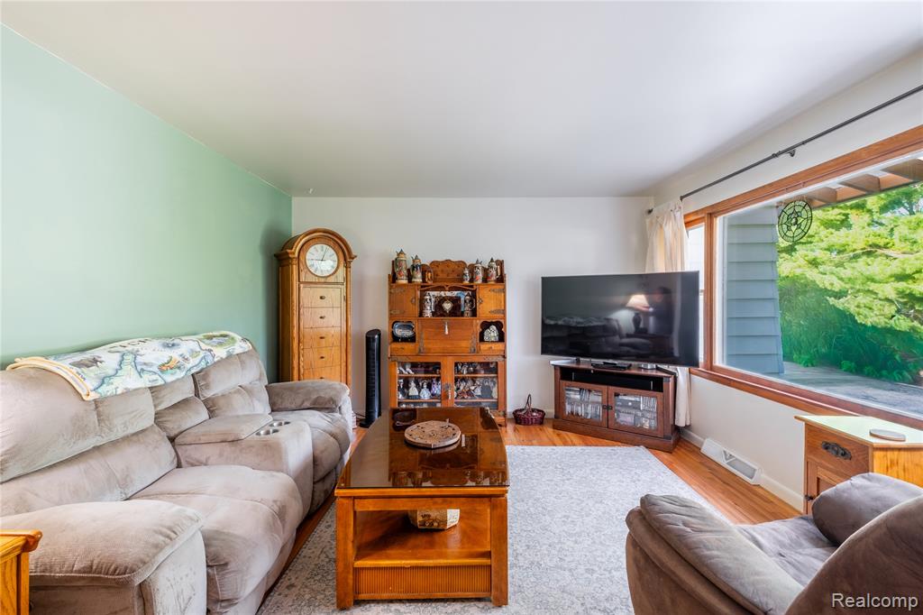9175 Bernice Drive, Pinckney, MI 48169 — Photo 6
