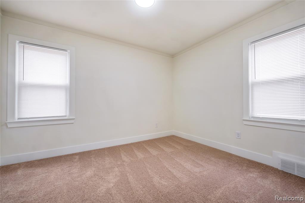 19133 Huntington Avenue, Harper Woods, MI 48225 — Photo 21