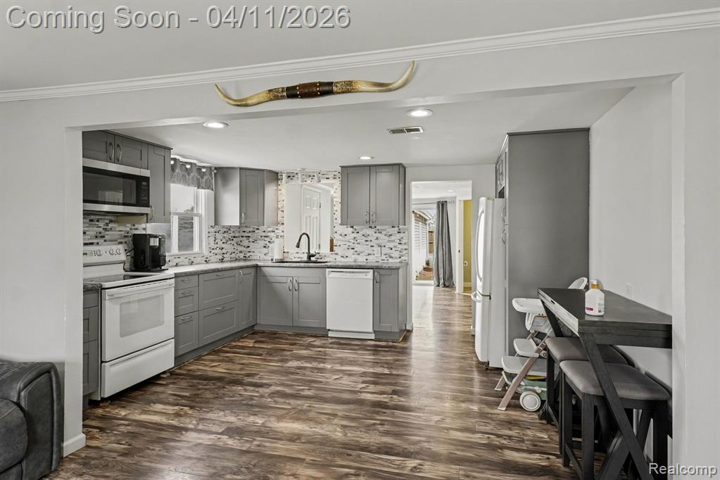 16485 Jennings Road, Fenton, MI 48430 — Photo 15
