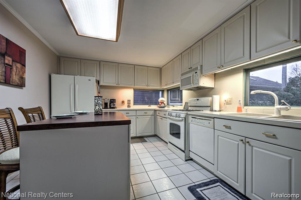 3453 Ormond Road, White Lake, MI 48383 — Photo 5