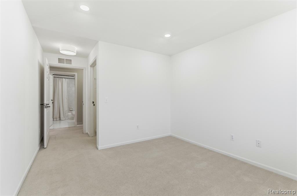 5259 Twin Oaks Drive, Sterling Heights, MI 48314 — Photo 15