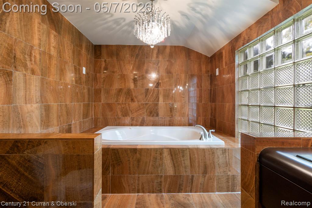 27869 Old Colony Street, Farmington, MI 48334 — Photo 36