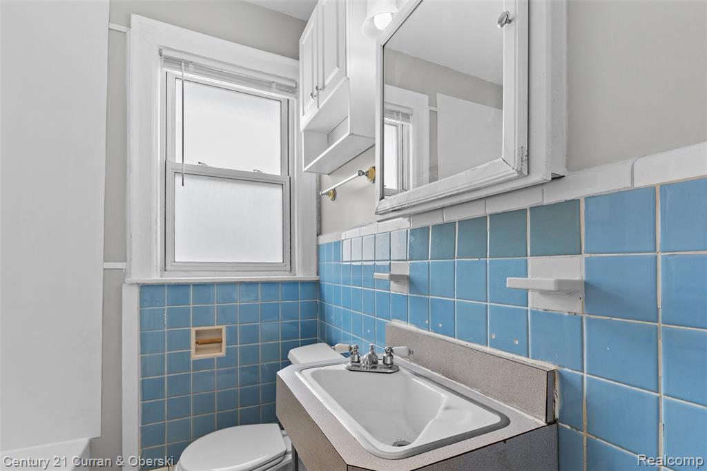 6037 Appoline Street, Dearborn, MI 48126 — Photo 10