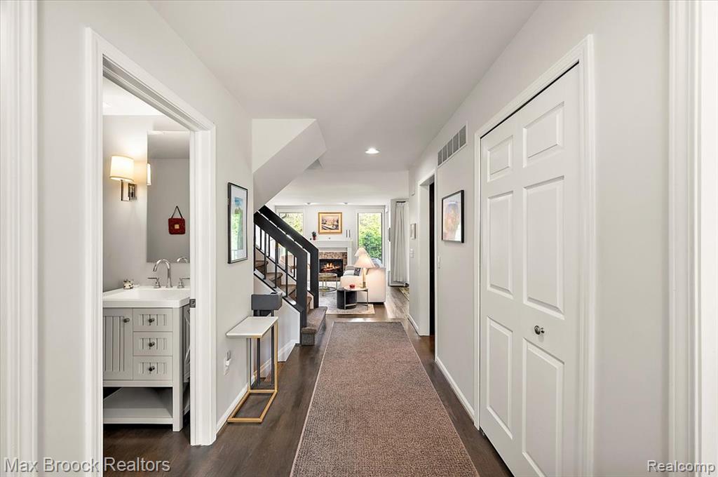 911 Tartan Trail, Bloomfield Hills, MI 48304 — Photo 9