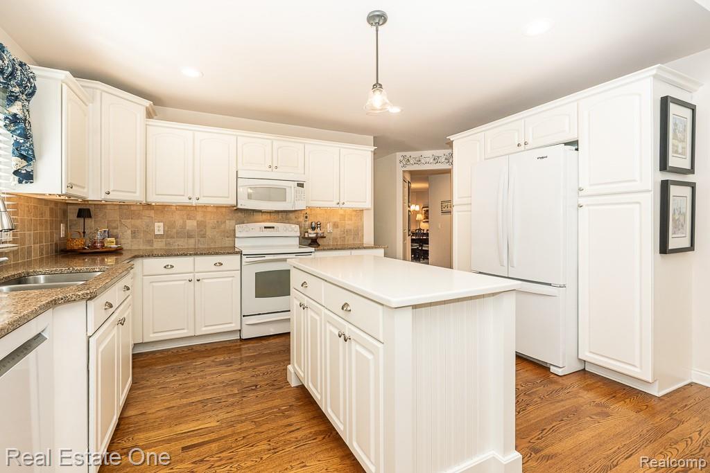 6615 Chatham Circle, Rochester Hills, MI 48306 — Photo 23