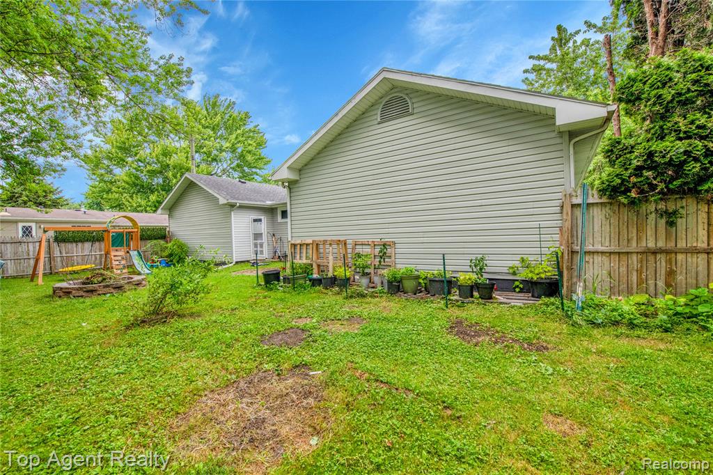 5648 Parkview Street, Newport, MI 48166 — Photo 18