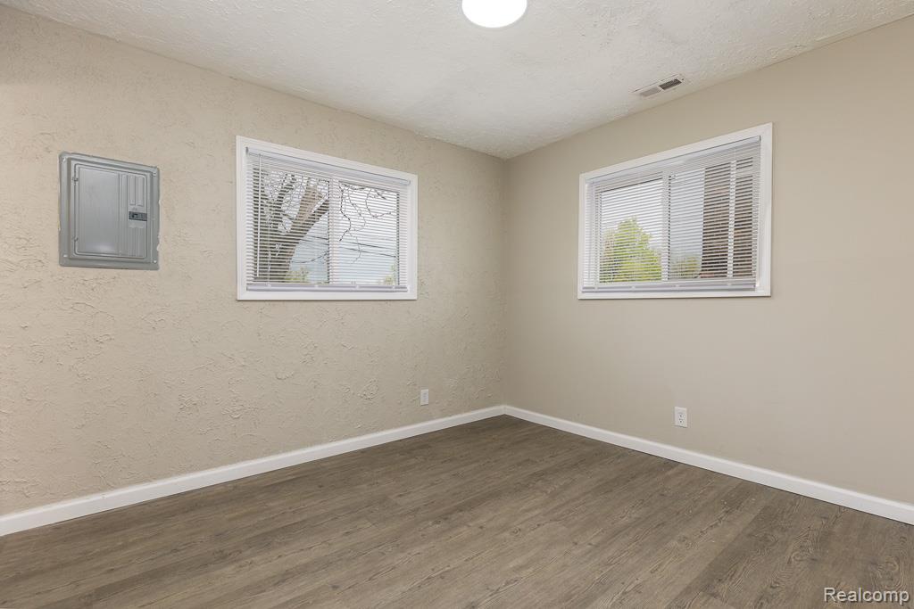 564 Marquette Drive, Detroit, MI 48214 — Photo 19