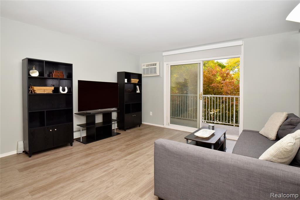 4909 Crooks Road, C7, Royal Oak, MI 48073 — Photo 2
