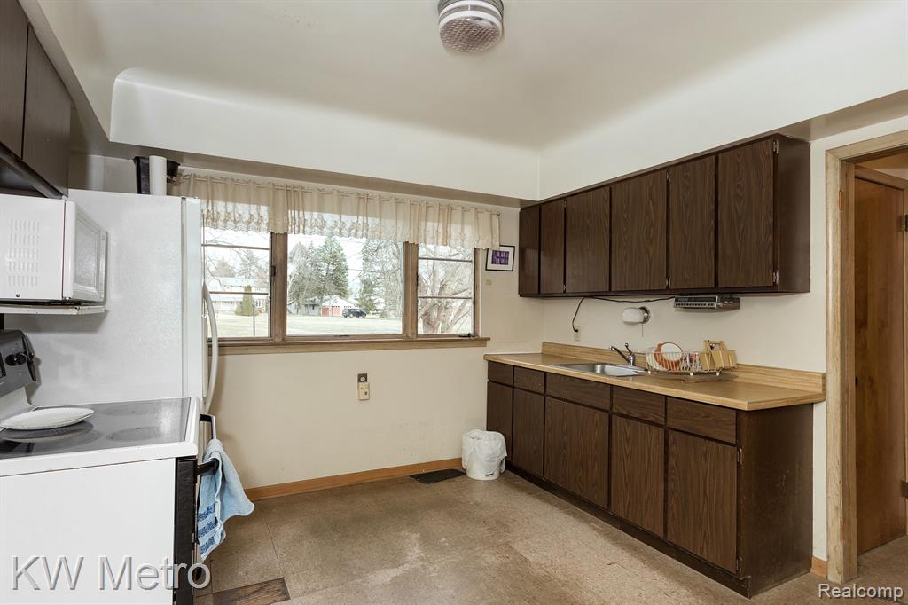 49151 RIDGE Court, Northville, MI 48168 — Photo 16