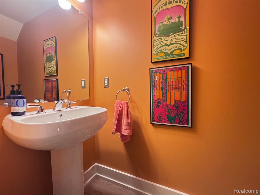 674 W 11 MILE Road, Royal Oak, MI 48067 — Photo 11