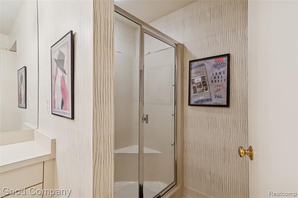 5104 Woodcliff Hill Road W, West Bloomfield, MI 48323 — Photo 47