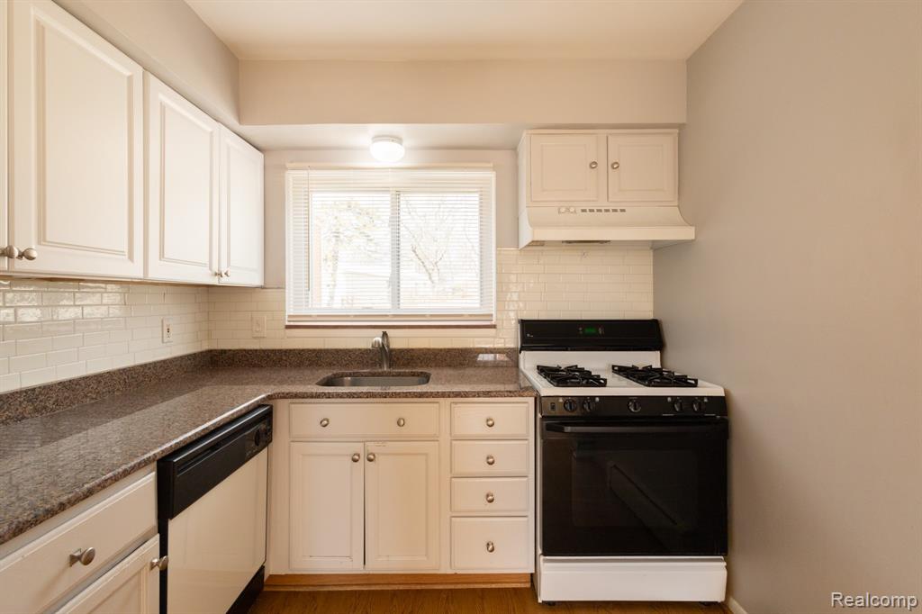 495 Miller Avenue, Apt. 104, Rochester, MI 48307 — Photo 8