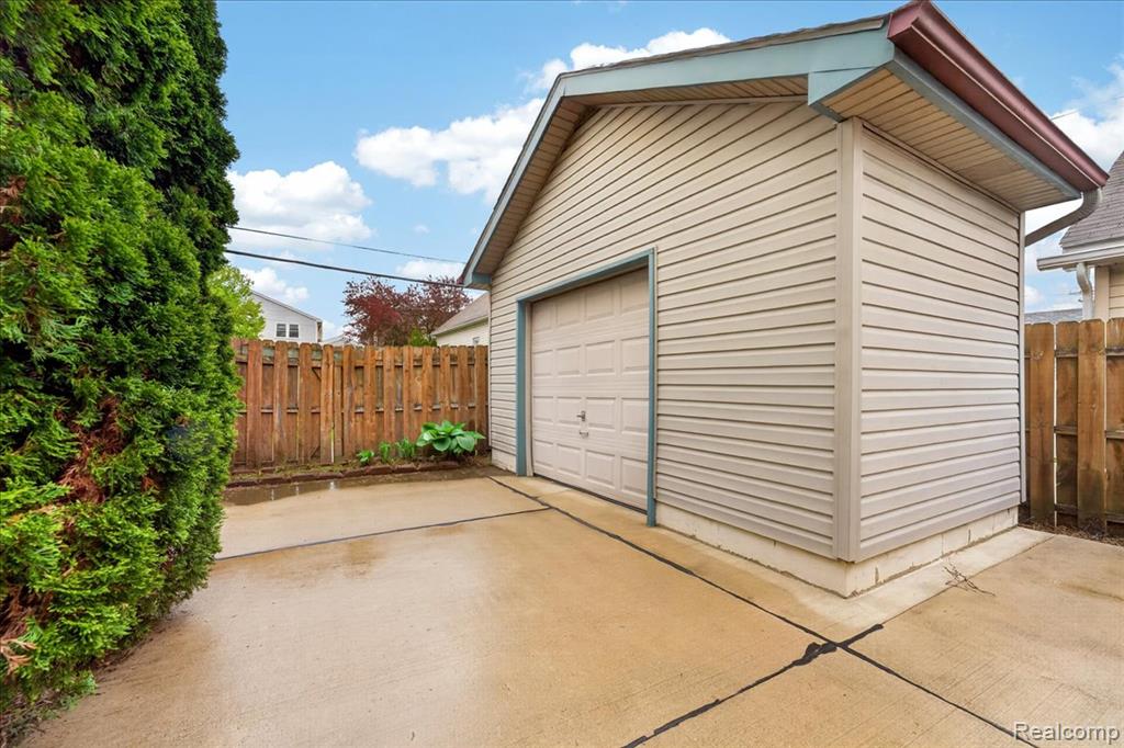 538 Pine Street, Wyandotte, MI 48192 — Photo 44
