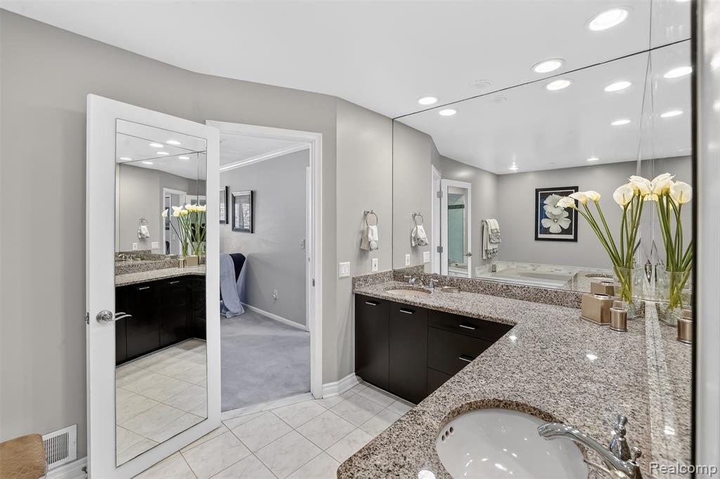 7328 Simsbury Drive, West Bloomfield, MI — Photo 22