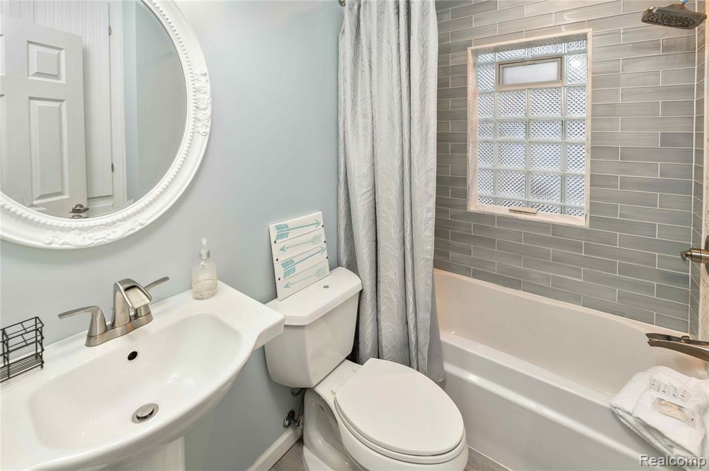 4414 Groveland Avenue, Royal Oak, MI 48073 — Photo 15