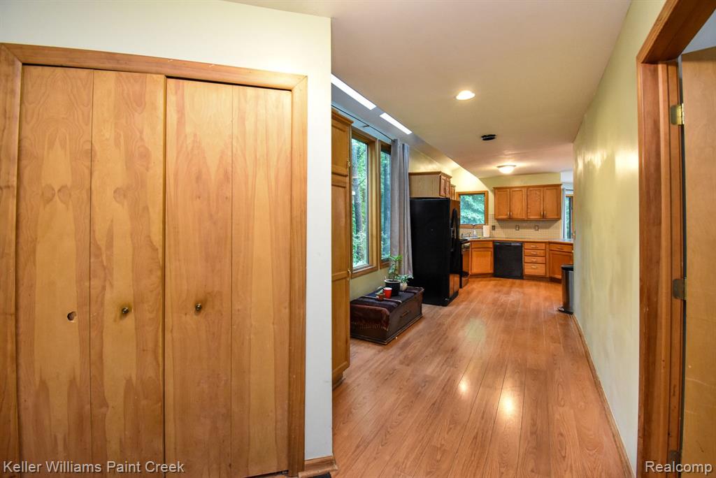 713 KNIBBE Road, Lake Orion, MI 48362 — Photo 18