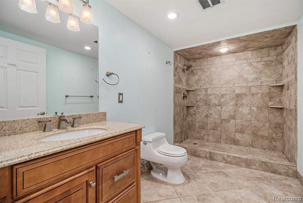 2298 Meadow Court, Leonard, MI 48367 — Photo 42