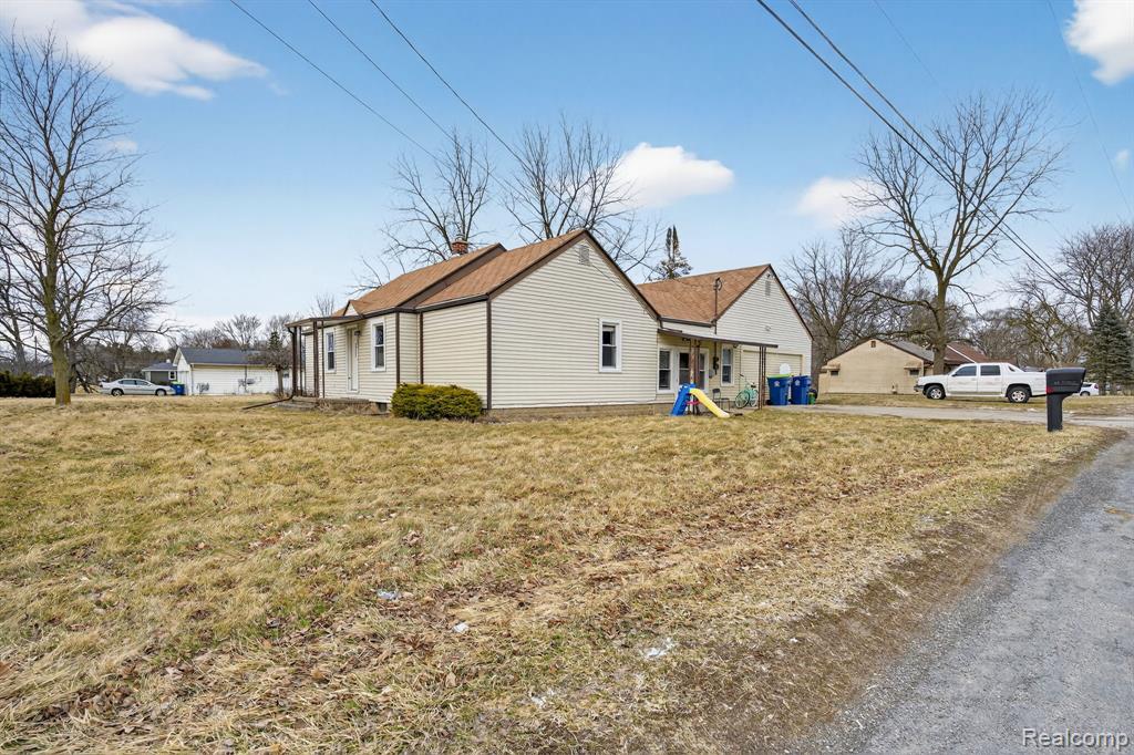 200 N River Road, Saginaw, MI 48609 — Photo 2