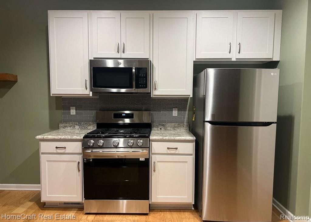 8155 STAMFORD Drive, Ypsilanti, MI 48198 — Photo 9