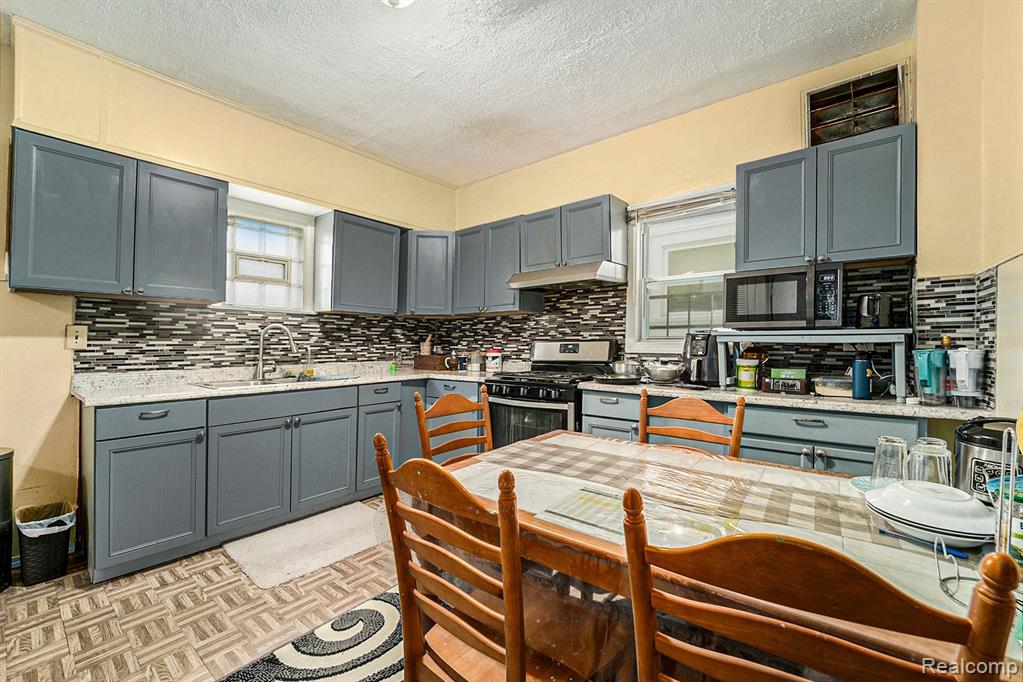4568 CHARLES Street, Hamtramck, MI 48212 — Photo 9