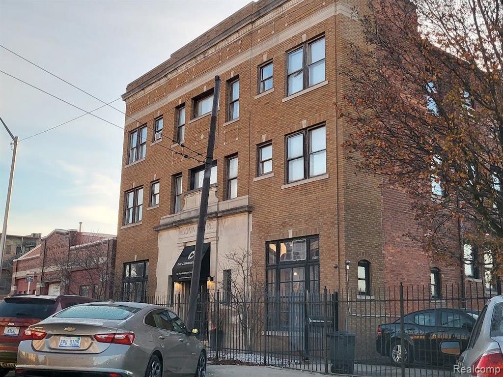 677 SELDEN Street - Photo 2
