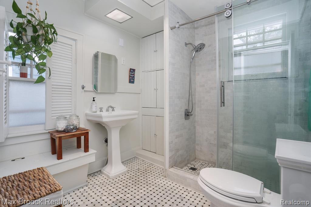 20 WOODSIDE PARK Boulevard, Pleasant Ridge, MI — Photo 19