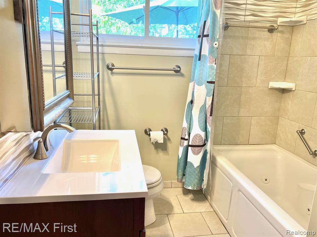 70 Knollwood Boulevard, Clawson, MI — Photo 18
