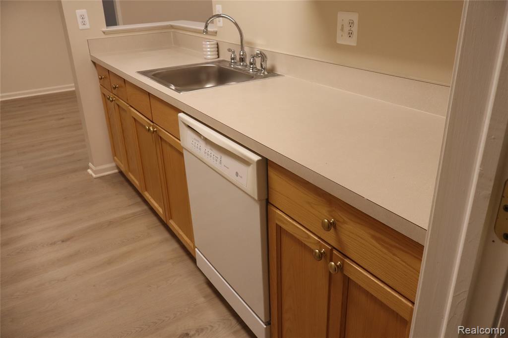 4580 BERKSHIRE Drive, Sterling Heights, MI 48314 — Photo 19