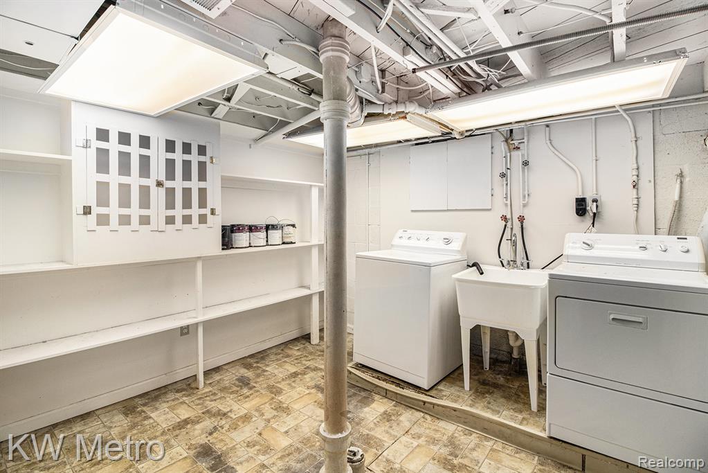 719 W 12 Mile Road, Royal Oak, MI 48073 — Photo 11