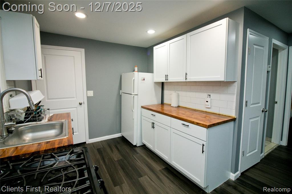 5654 Bedford Street, Dearborn Heights, MI 48125 — Photo 17