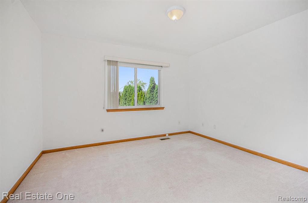 47935 Remington Court, Chesterfield, MI 48047 — Photo 33
