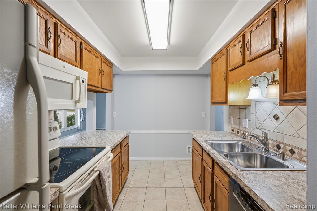 42003 Toddmark Lane, Clinton Twp, MI 48038 — Photo 12