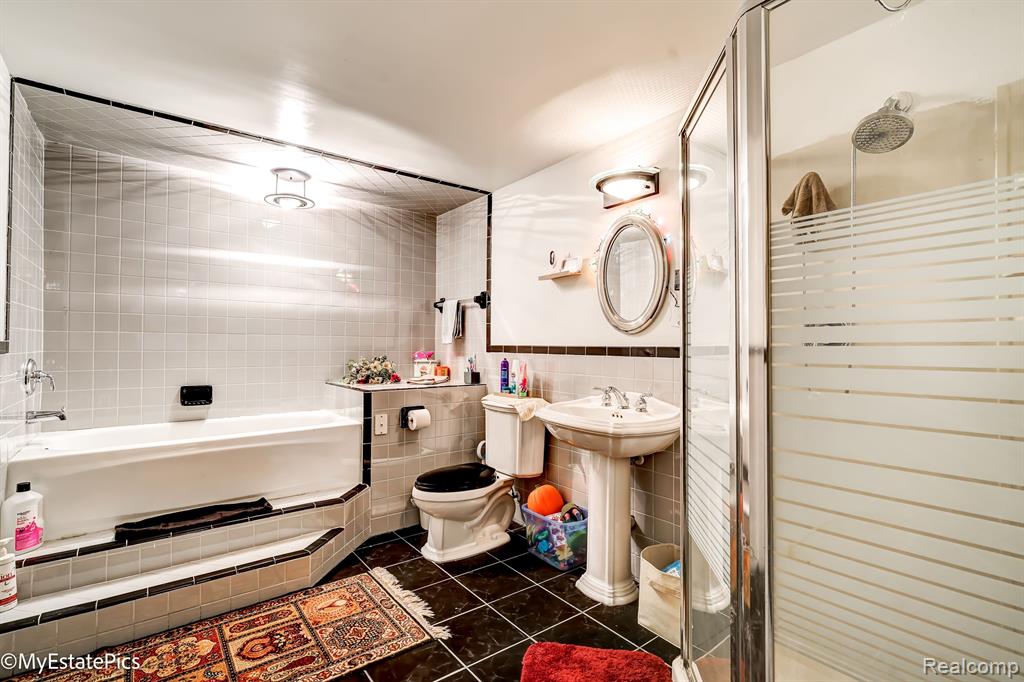 1807 PEBBLE CREEK Drive, Canton, MI 48188 — Photo 48