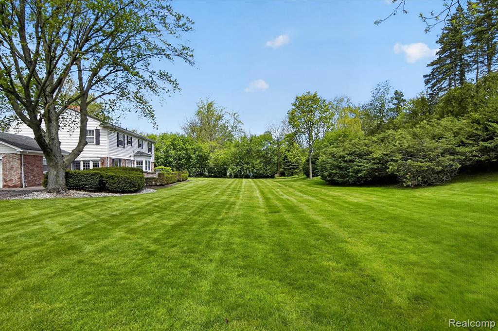 5447 Lahser Road, Bloomfield Hills, MI 48304 — Photo 46