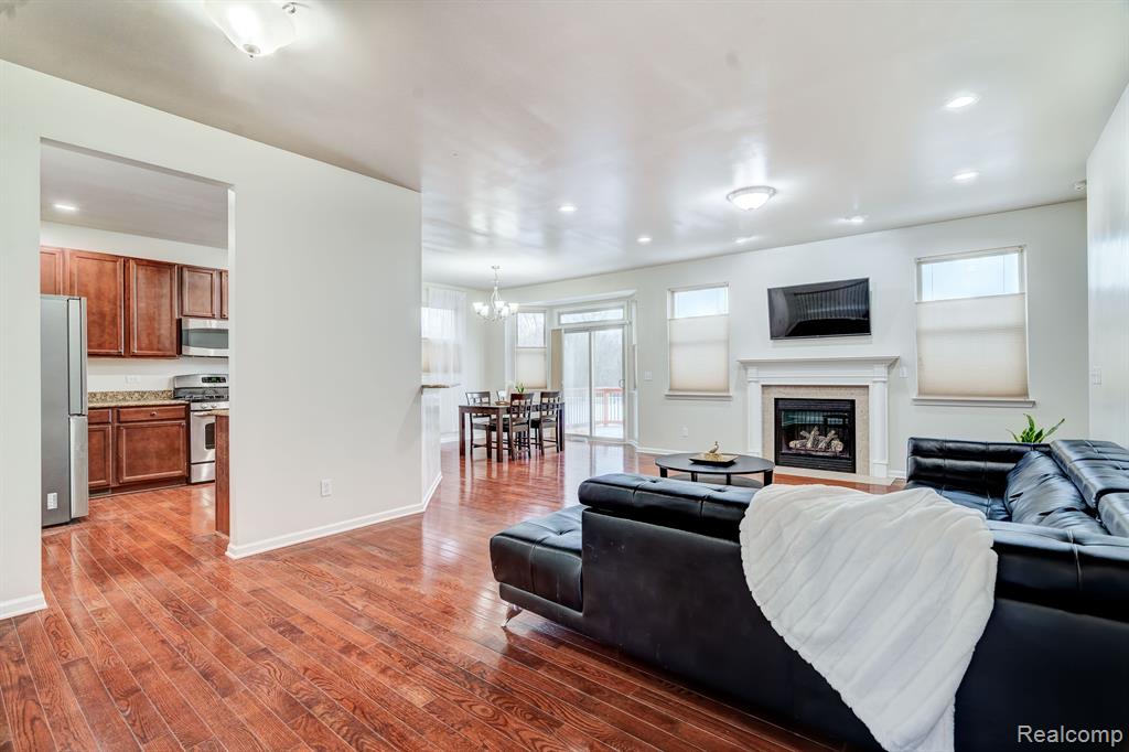 2247 PALMETTO, Commerce Twp, MI 48382 — Photo 3