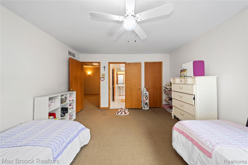 6067 Charles Drive, West Bloomfield, MI — Photo 38