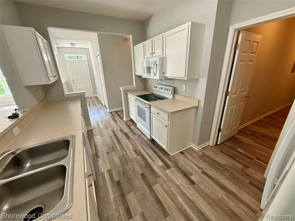 45736 Warwick Drive, Macomb, MI 48044 — Photo 7
