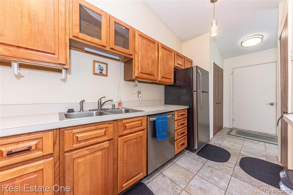 25803 Lexington Drive, 4, South Lyon, MI 48178 — Photo 7